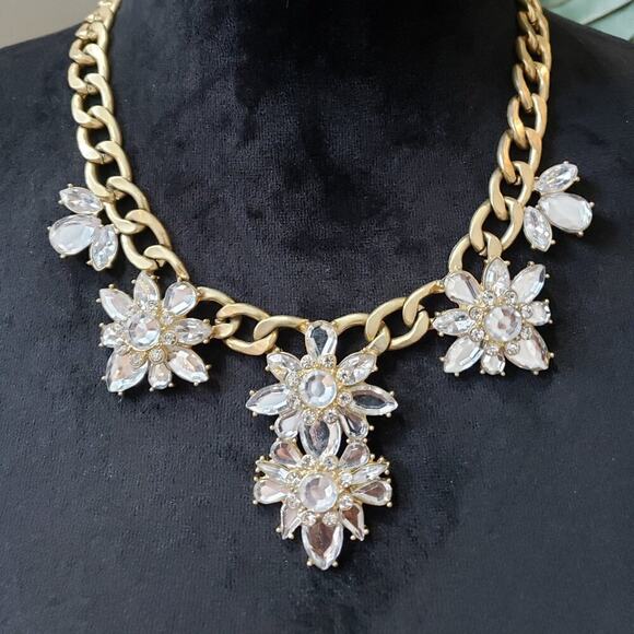 Women Fashion Gold Tone Crystal Cluster Flowers Bold Chain Necklace with Lobster - Picture 3 of 7